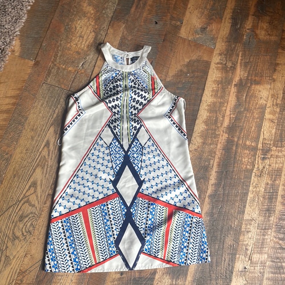 Very light dress (packs well). Perfect for that dinner out on beach 🏝️ vacay.